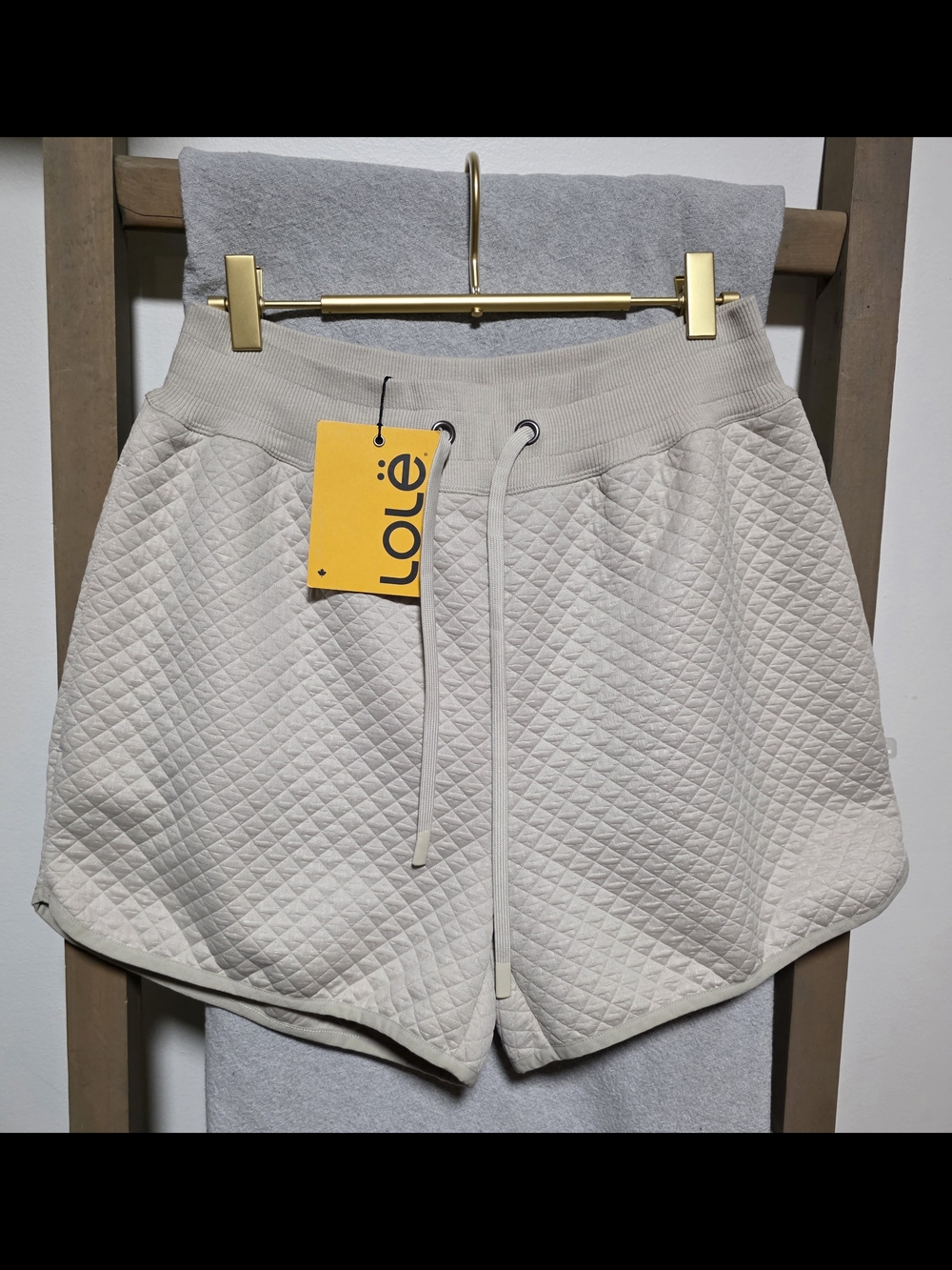 Lole Quilted Cream Athletic Drawstring Shorts